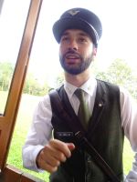 Perfektes Outfit des Zugführers...