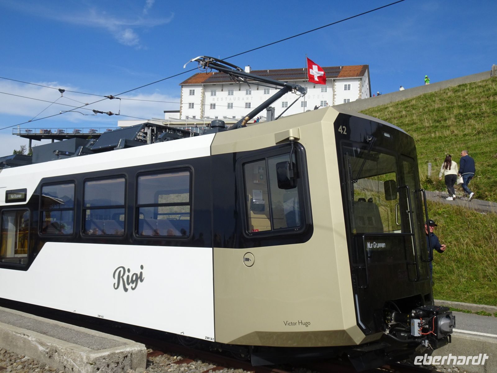 ... moderner Triebwagen nach Vitznau...