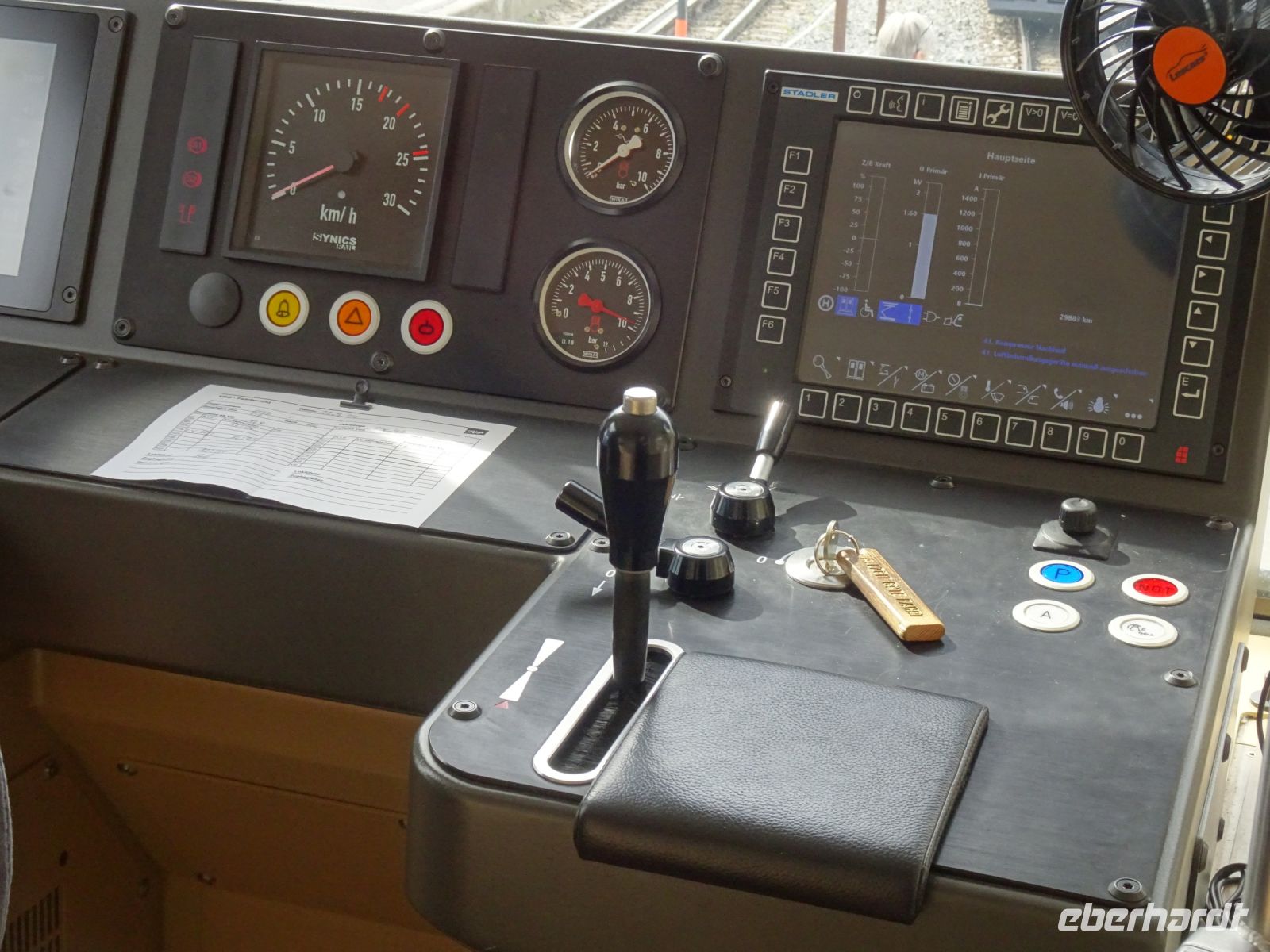 Moderner Triebwagen - Führerstand ...