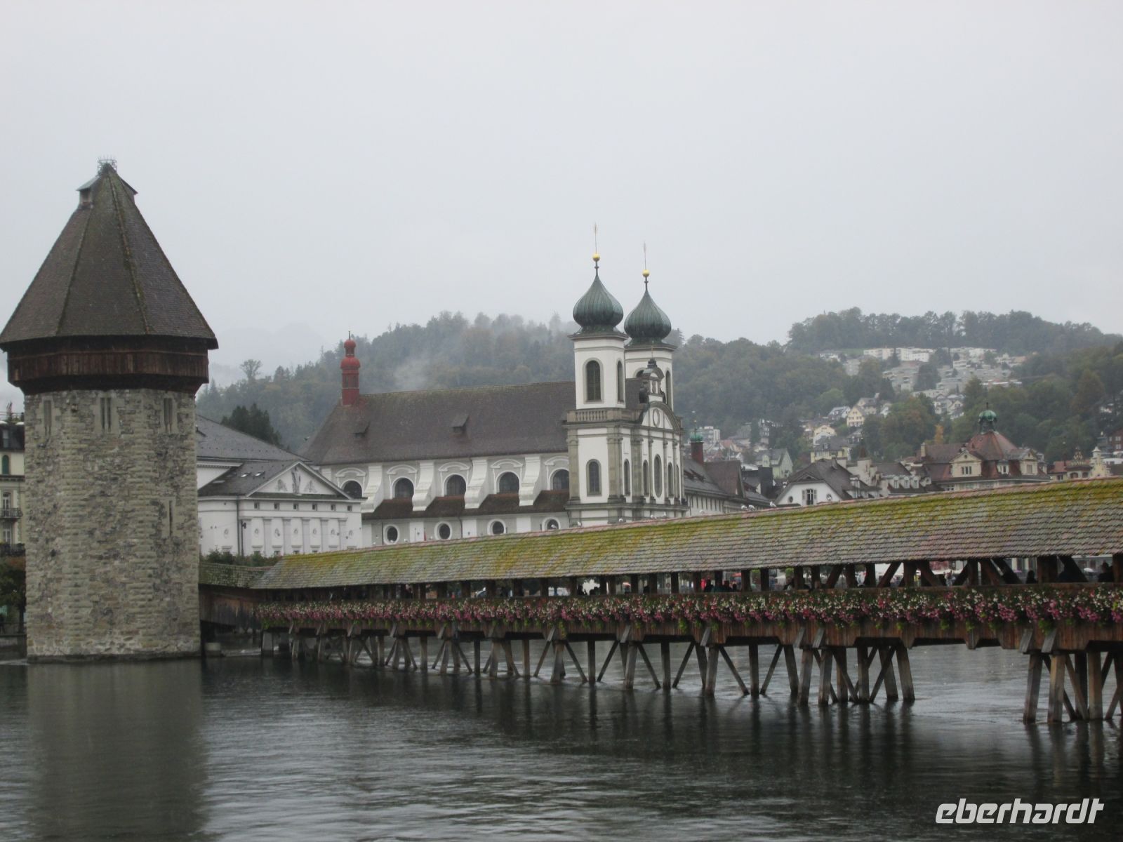 Luzern: Kapellbrücke, Wehrturm und Jesuitenkirche