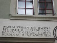 Zürich: Spruch über Eingang des Restaurants zur Reblaube