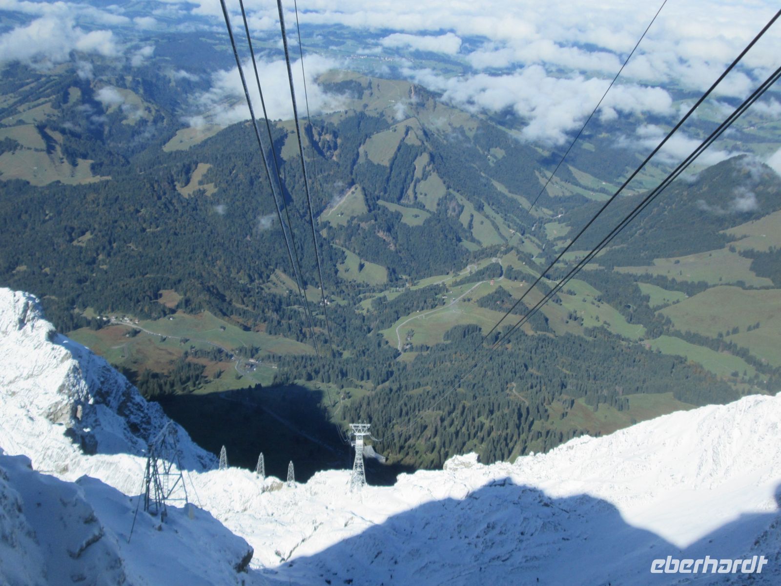 es hat bis auf 1800 m geschneit