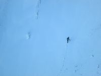 Vorsicht ist geboten, Wanderer Richtung Säntis Gipfel