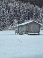 152 Fahrt auf der Strecke des Glacier Express durch das Winterwunderland