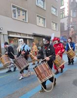 385 Basler Fasnacht - Gässele - Die Fasnächtler ziehen durch die Stadt