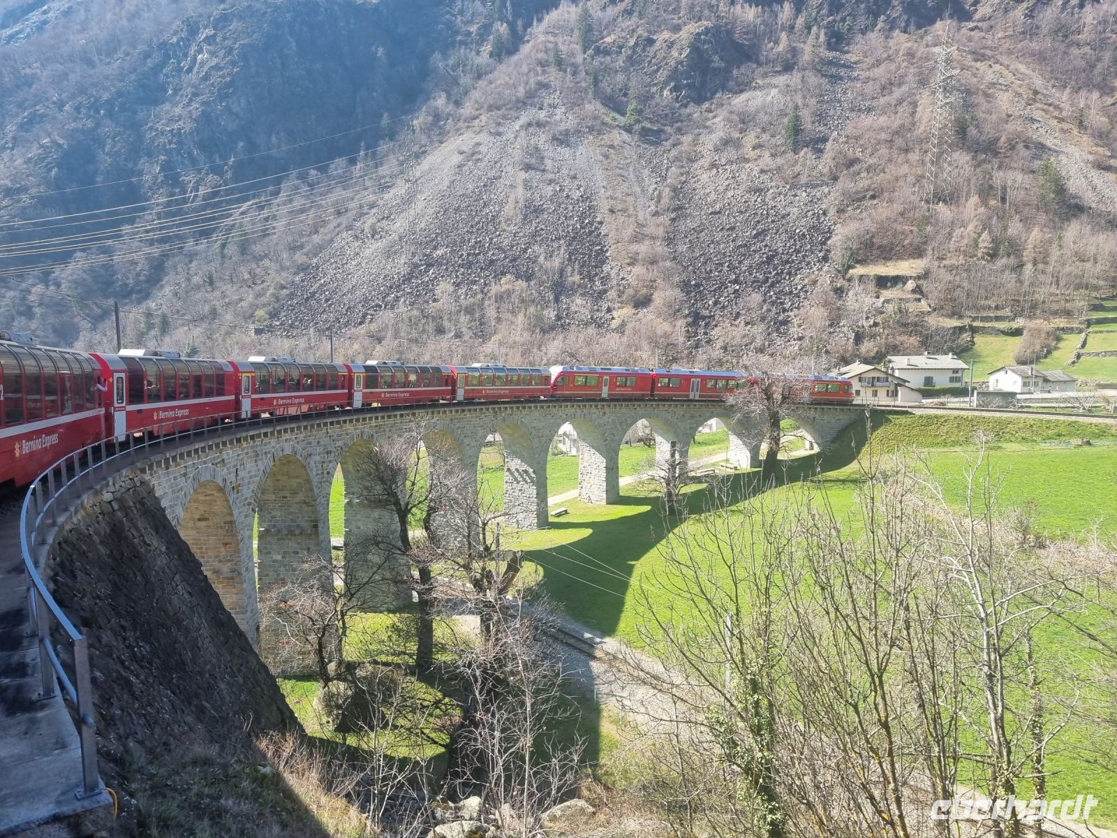 Fahrt mit dem Bernina-Express - Kreisviadukt von Brusio 