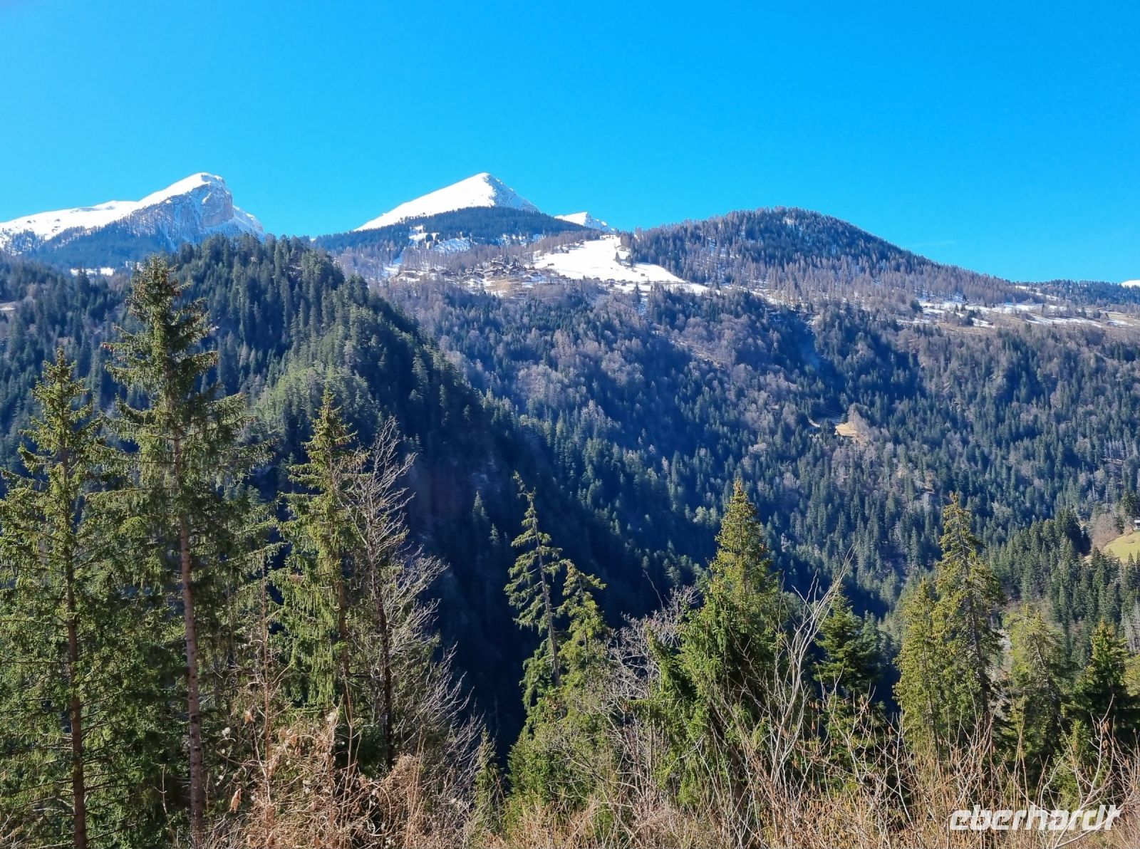 Fahrt mit der Arosa-Bahn durch das Schanfigg...