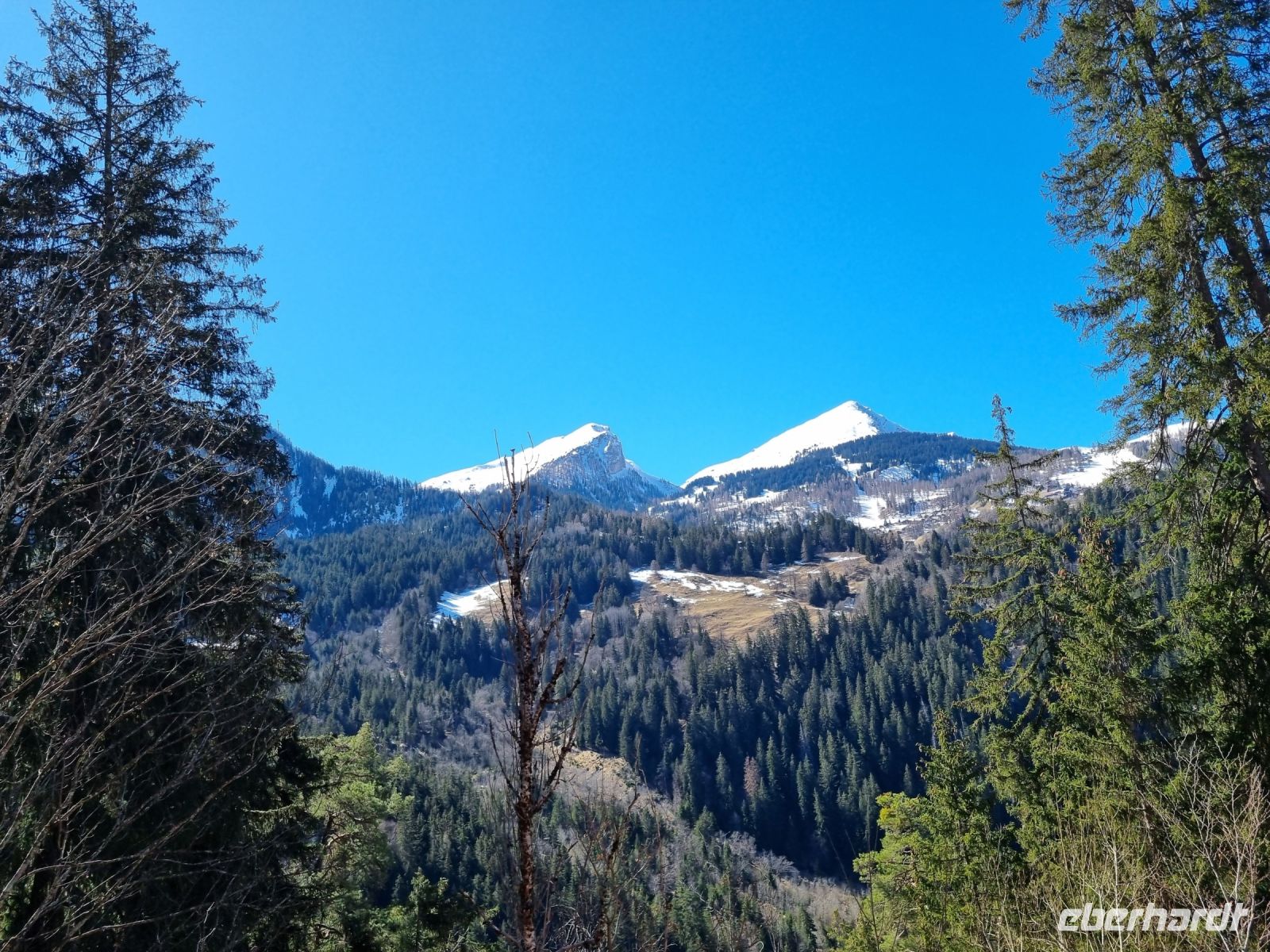 Fahrt mit der Arosa-Bahn durch das Schanfigg...