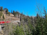 Fahrt mit der Arosa-Bahn durch das Schanfigg...