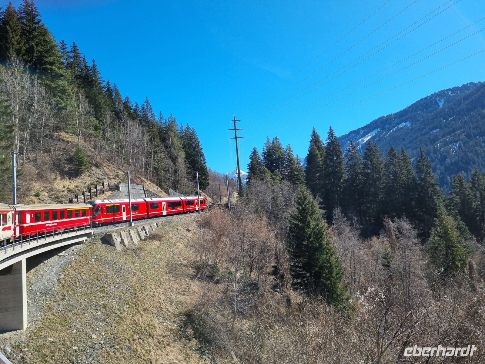 Fahrt mit der Arosa-Bahn durch das Schanfigg...