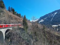 Fahrt mit der Arosa-Bahn durch das Schanfigg...