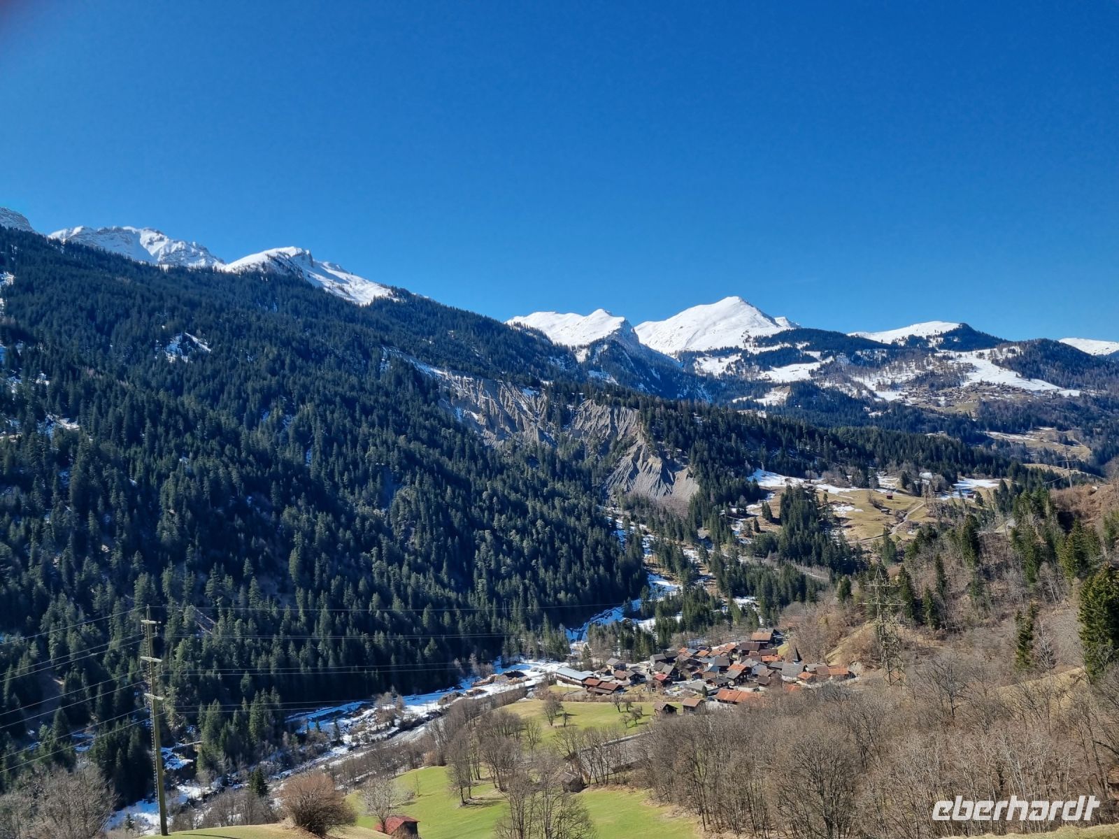 Fahrt mit der Arosa-Bahn durch das Schanfigg...