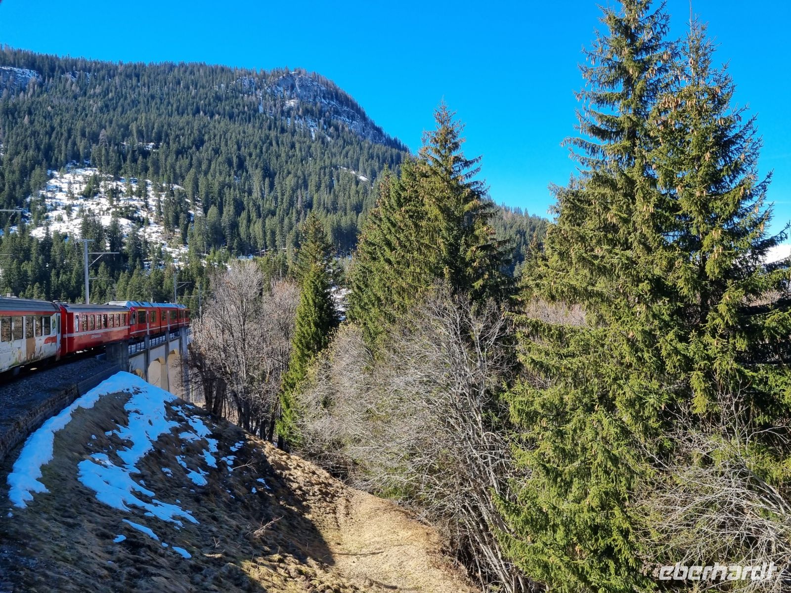 Fahrt mit der Arosa-Bahn durch das Schanfigg -Langwieser Viadukt 