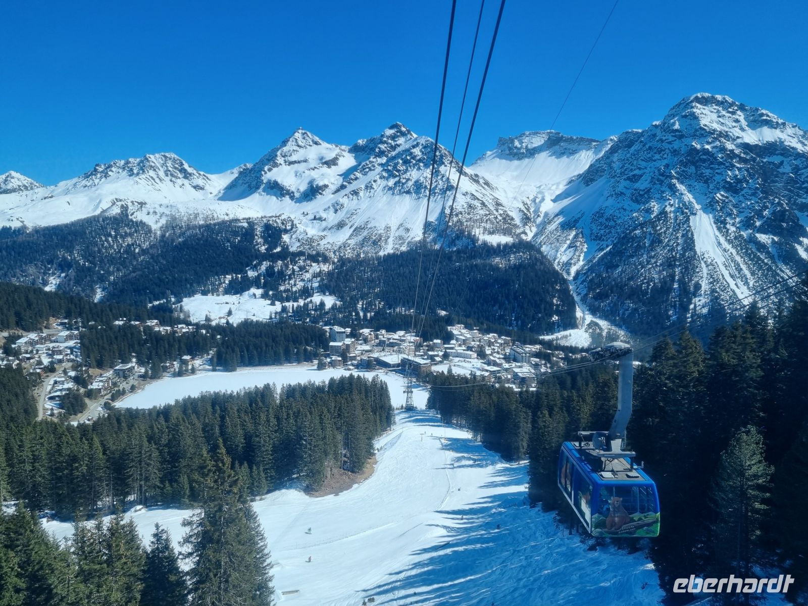 Weisshorn-Luftseilbahn mit Blick auf Arosa
