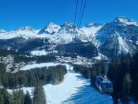Weisshorn-Luftseilbahn mit Blick auf Arosa