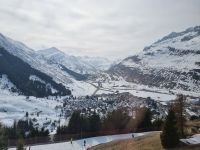 Fahrt mit dem Glacier-Express - Blick auf Andermatt 
