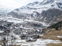 Fahrt mit dem Glacier-Express - Blick auf Andermatt 