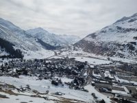 Fahrt mit dem Glacier-Express - Blick auf Andermatt 