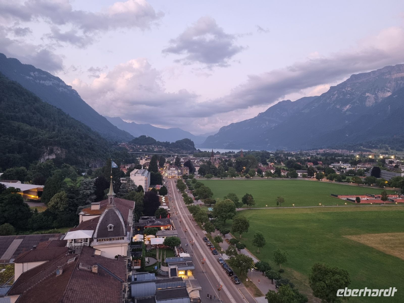 Interlaken - Ausblick von der Dachterrasse des Hotels 