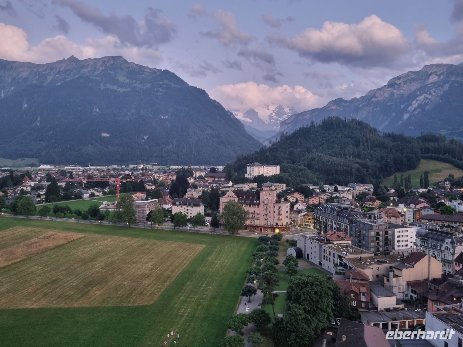 Interlaken - Ausblick von der Dachterrasse des Hotels 