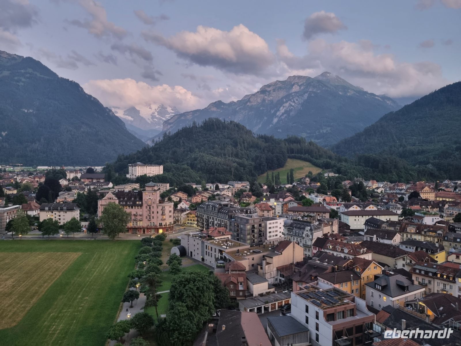 Interlaken - Ausblick von der Dachterrasse des Hotels 