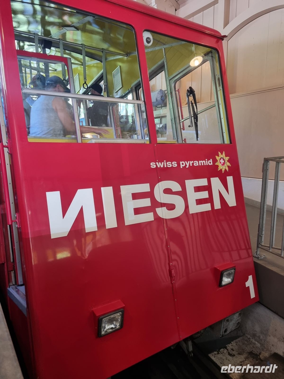 Fahrt mit der Standseilbahn auf den Niesen...