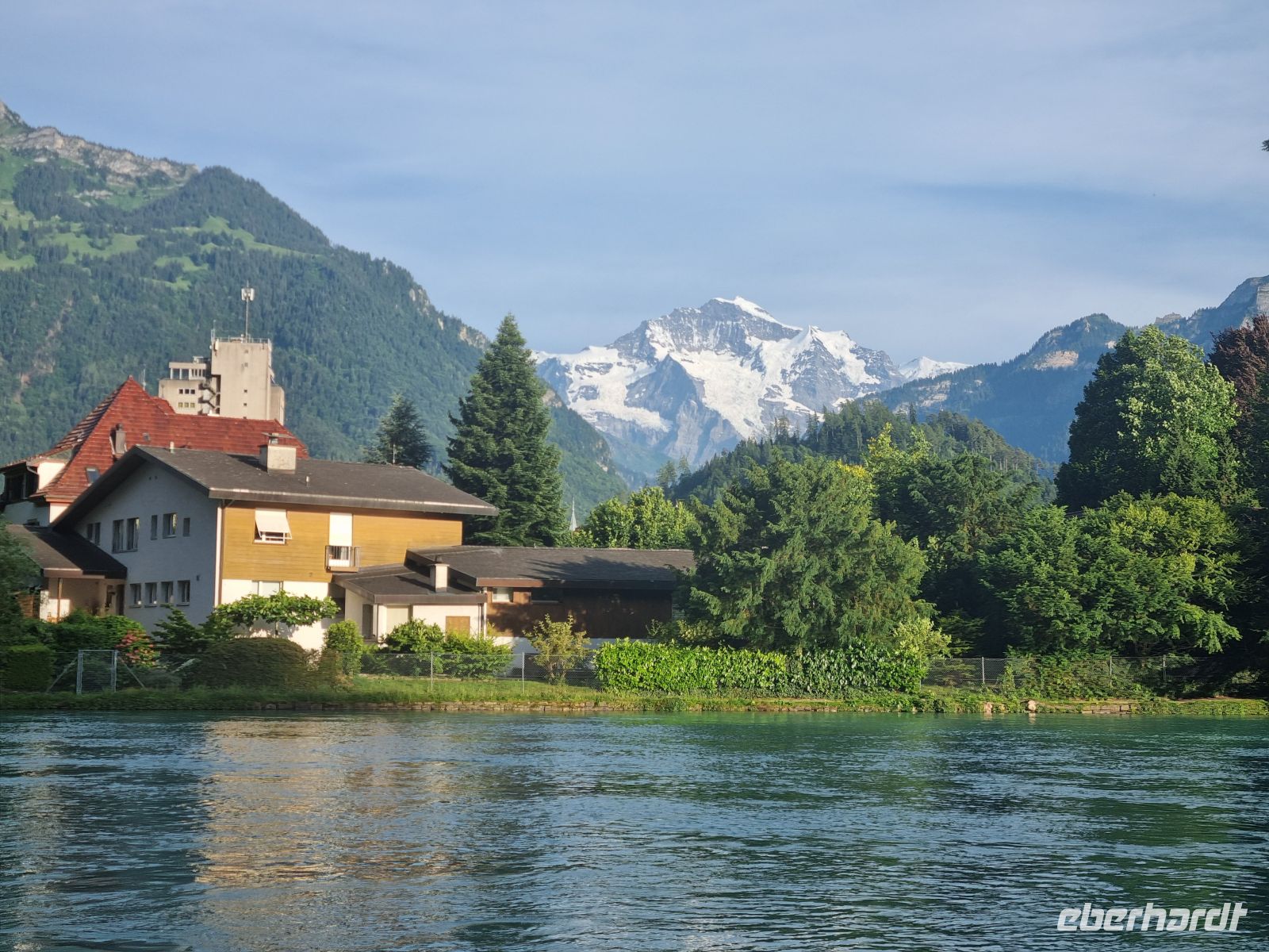 Interlaken - Blick von der Aare zur Jungfrau
