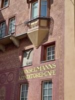 St. Moritz - Fassadengestaltung: gefärbter Aufputz mit Sgraffitotechnik