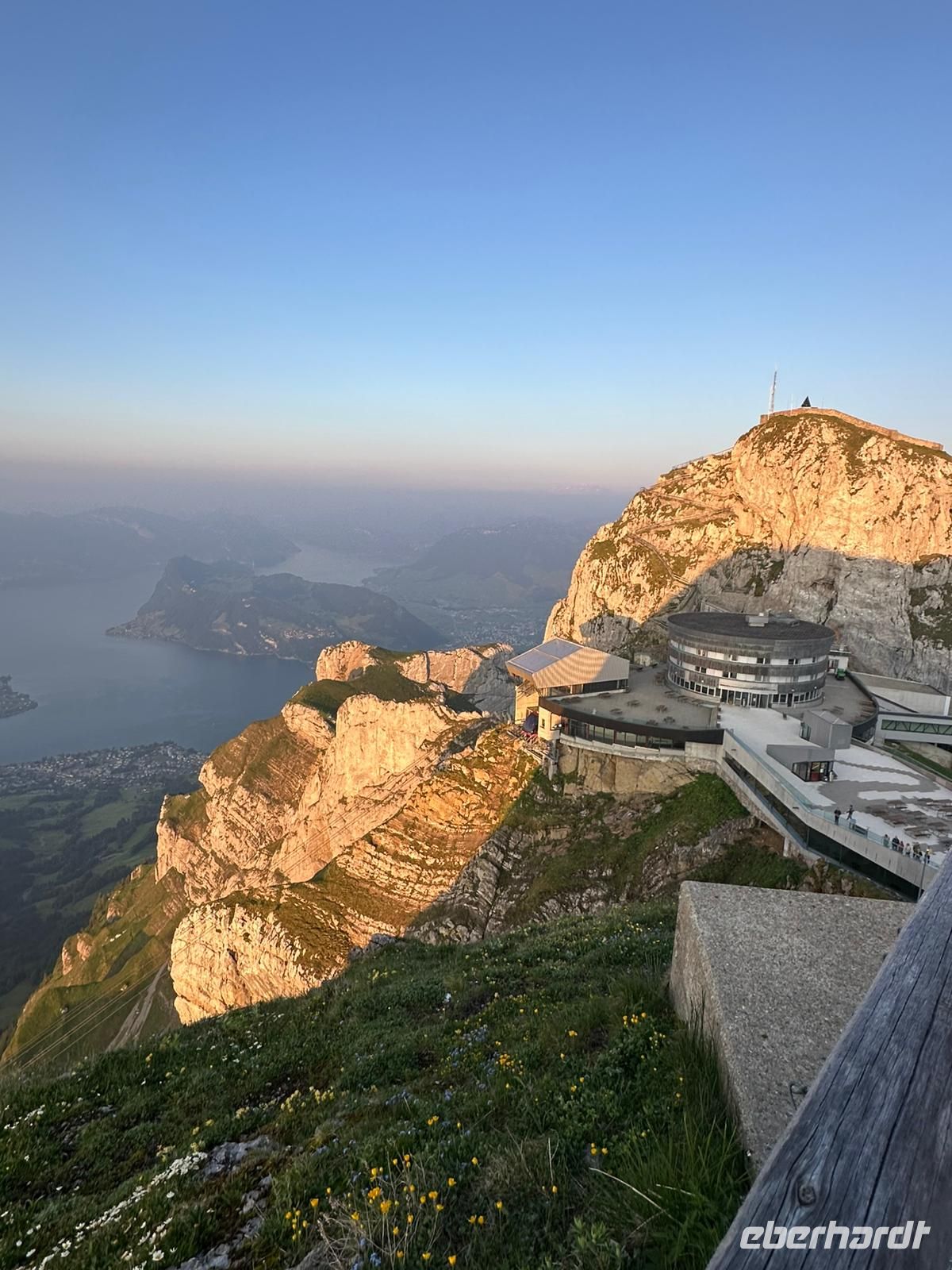 Pilatus - Blick vom Drachenweg auf das Kulm Hotel