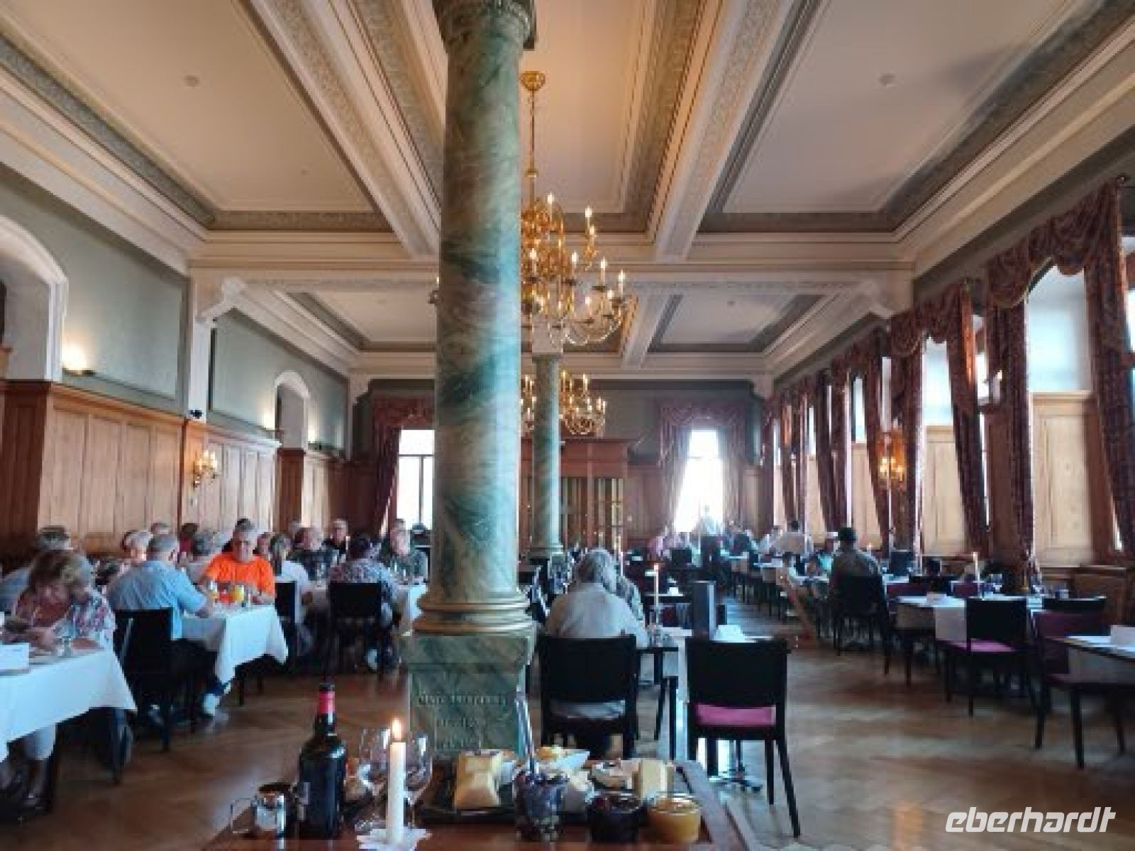 Abendessen  in 2100 m Höhe.