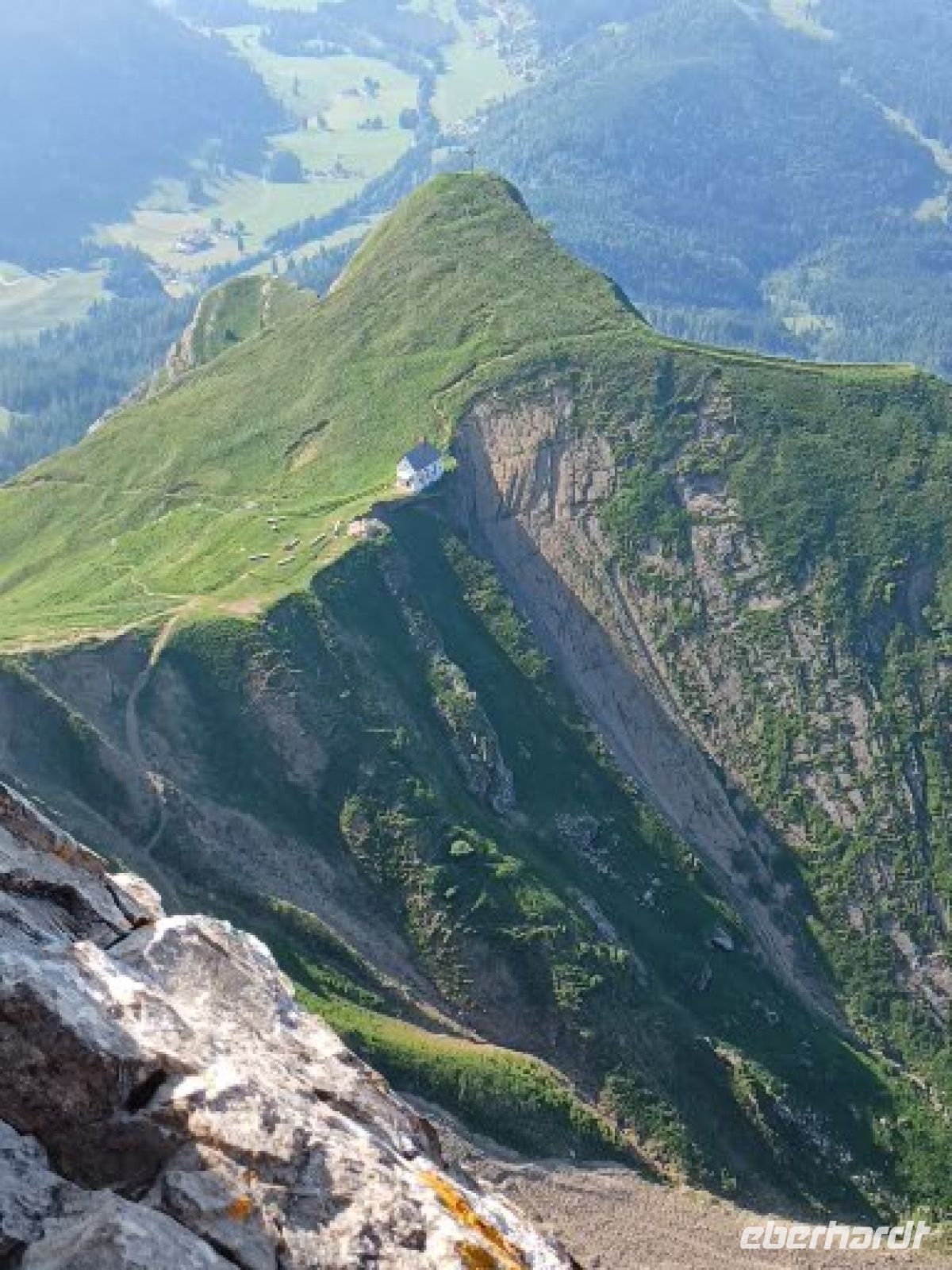 Pilatus: Blick vom Drachengang auf ein Hochplateau