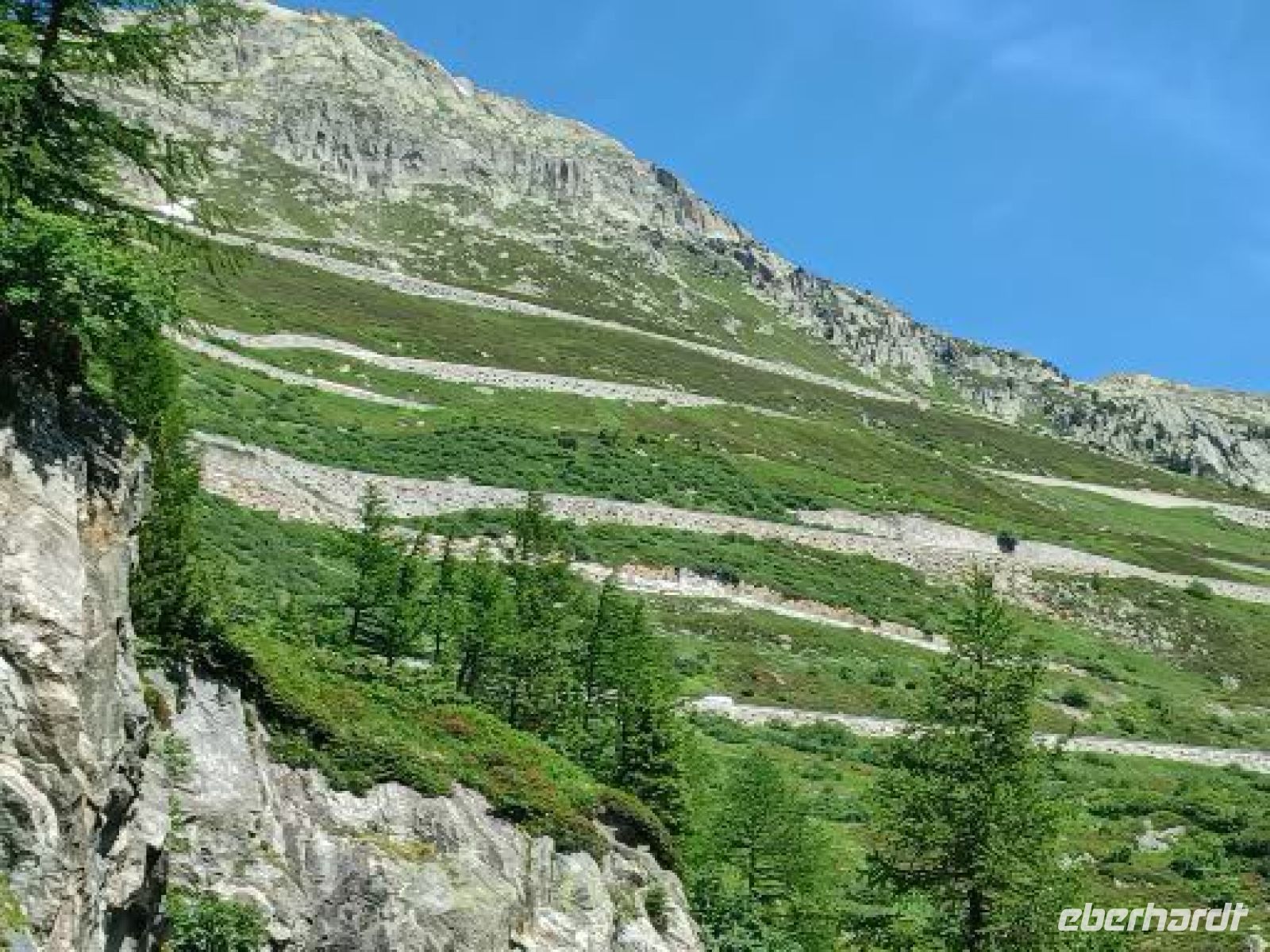 Serpentinenstraße rauf auf den Grimselpass