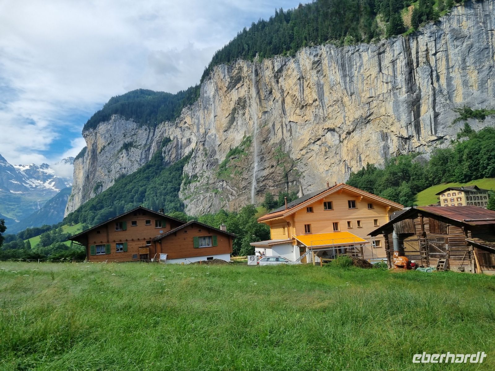 Lauterbrunnen mit den Staubbach-Wasserfall 
