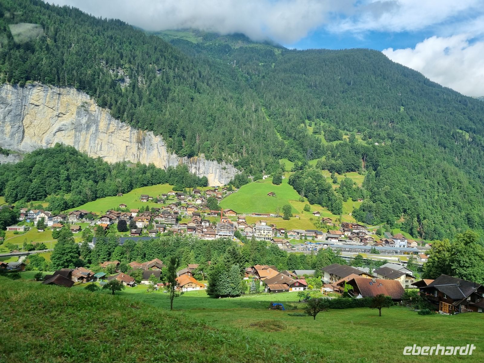 Fahrt mit der Wengernalpbahn von Lauterbrunnen zur Kleinen Scheidegg - Lauterbrunnen