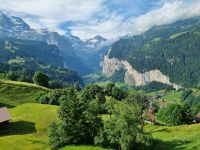 Fahrt mit der Wengernalpbahn von Lauterbrunnen zur Kleinen Scheidegg - Lauterbrunnental