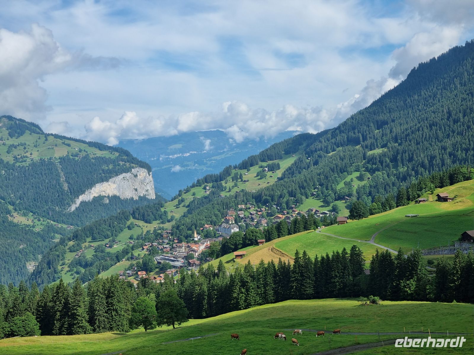 Fahrt mit der Wengernalpbahn von Lauterbrunnen zur Kleinen Scheidegg - Wengen