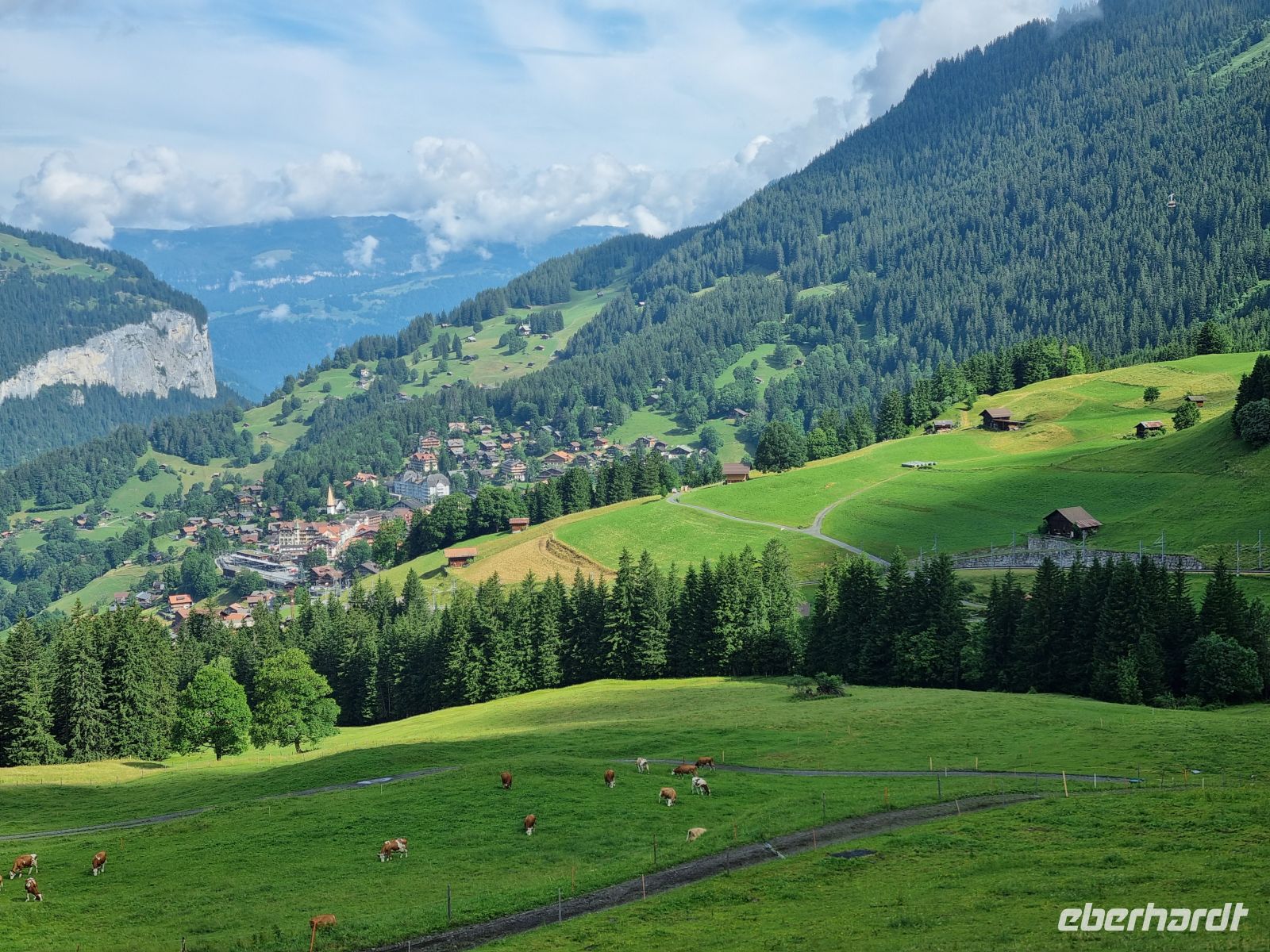 Fahrt mit der Wengernalpbahn von Lauterbrunnen zur Kleinen Scheidegg - Wengen