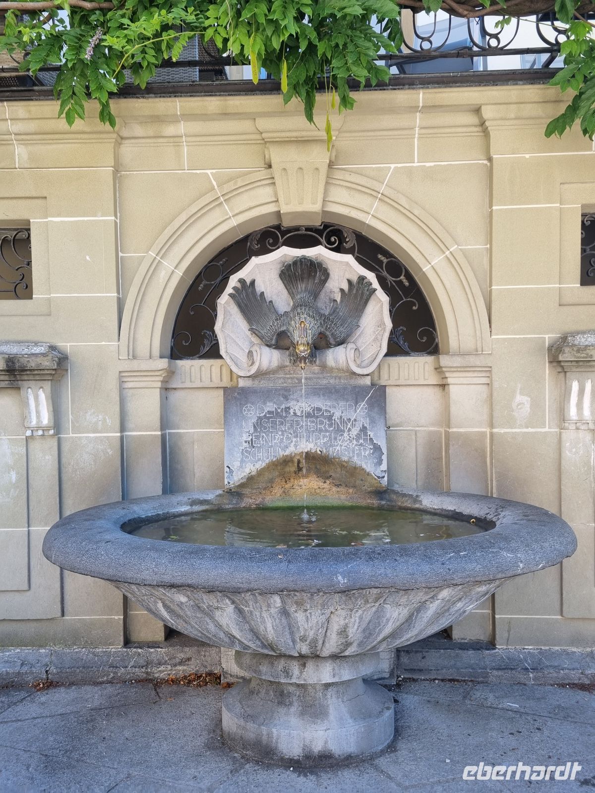 Bern - Löschbrunnen mit Phönix als Wasserspeier 