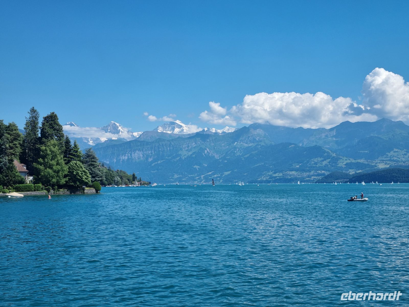 Schifffahrt auf dem Thunersee - Blick auf Eiger, Mönch und Jungfrau