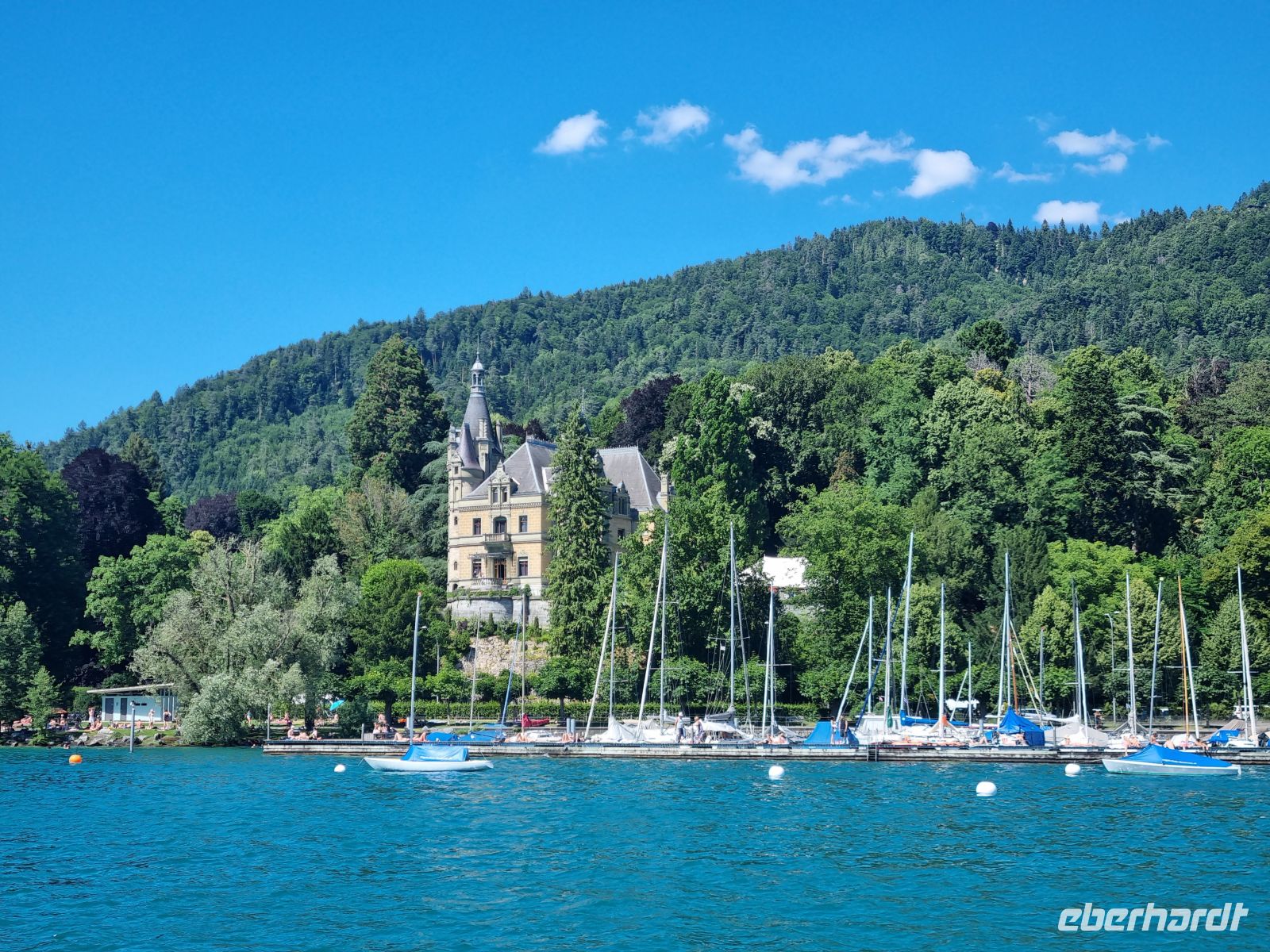 Schifffahrt auf dem Thunersee - Schloss Hünegg in Hilterfingen