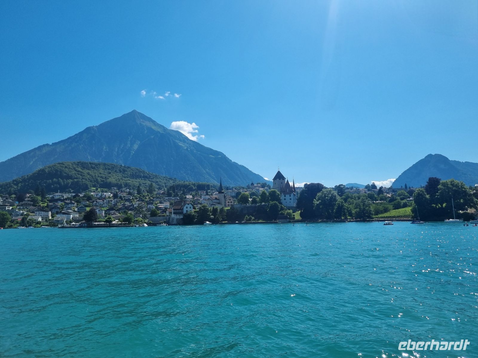 Schifffahrt auf dem Thunersee - Blick zum Niesen