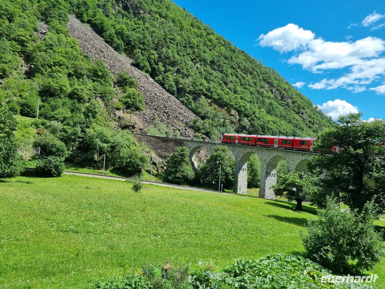Fahrt mit dem Bernina-Express (Kreisviadukt von Brusio)