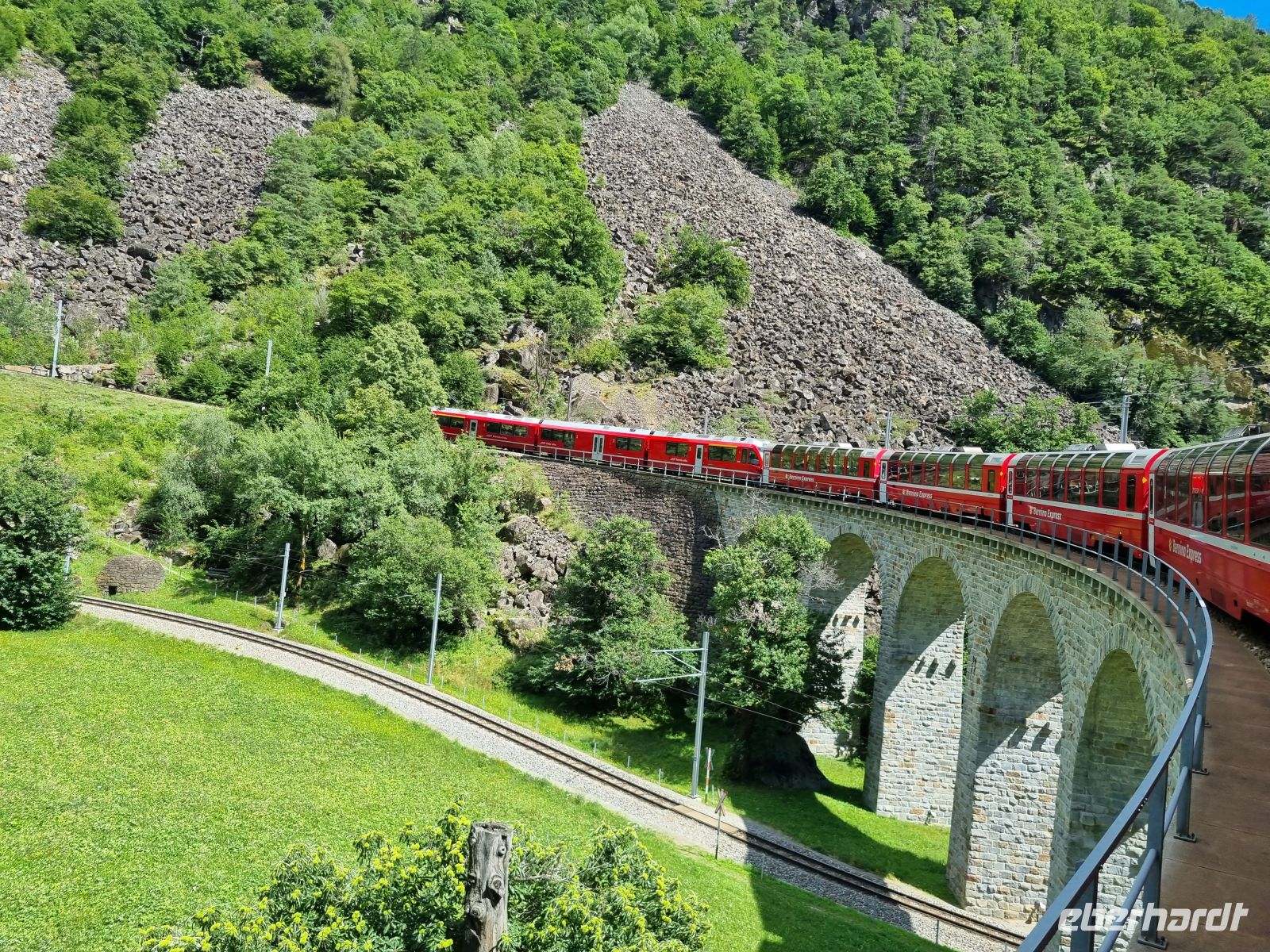 Fahrt mit dem Bernina-Express (Kreisviadukt von Brusio)