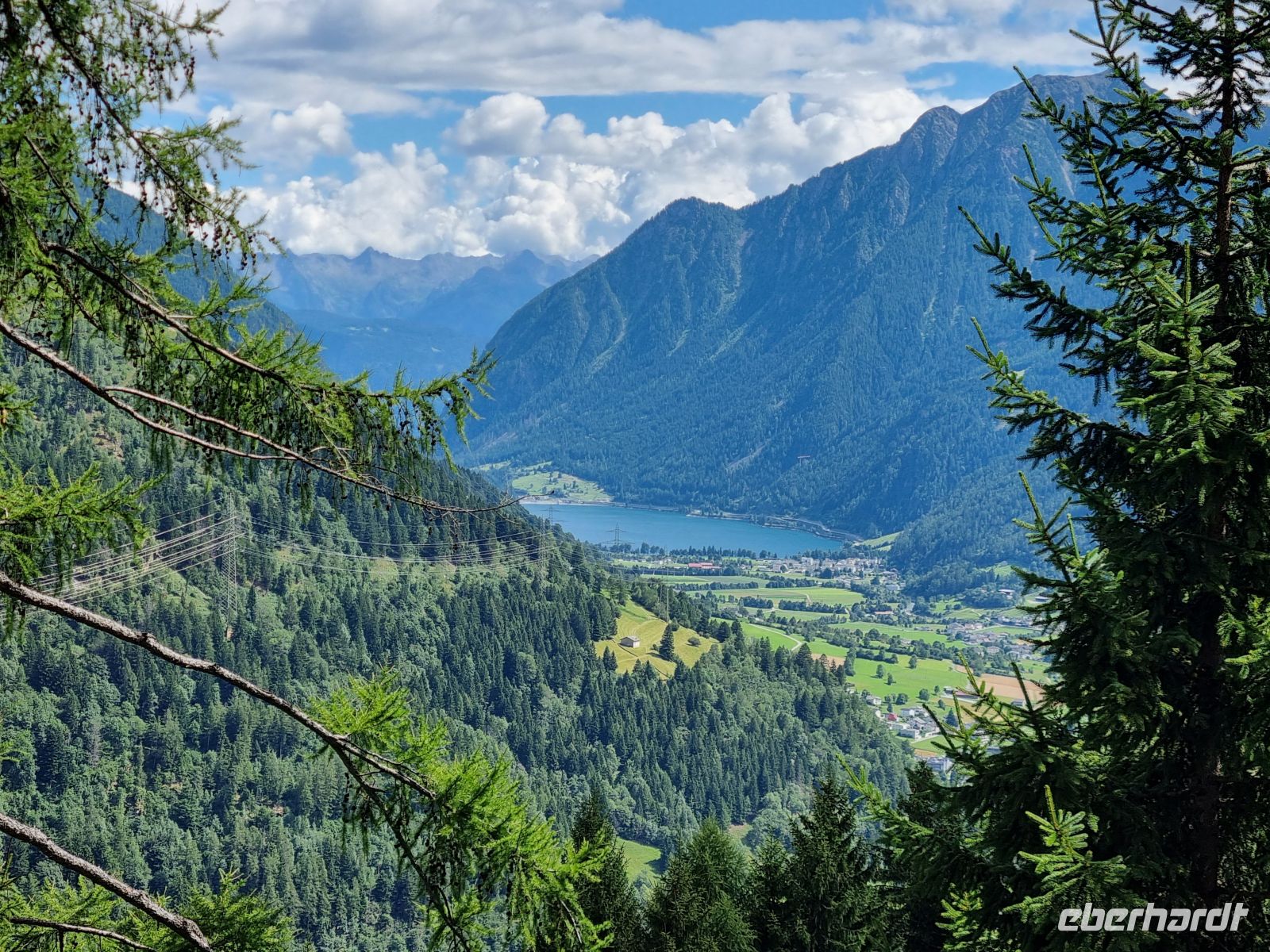 Fahrt mit dem Bernina-Express (Blick ins Val di Poschiavo mit dem Lago di Poschiavo)