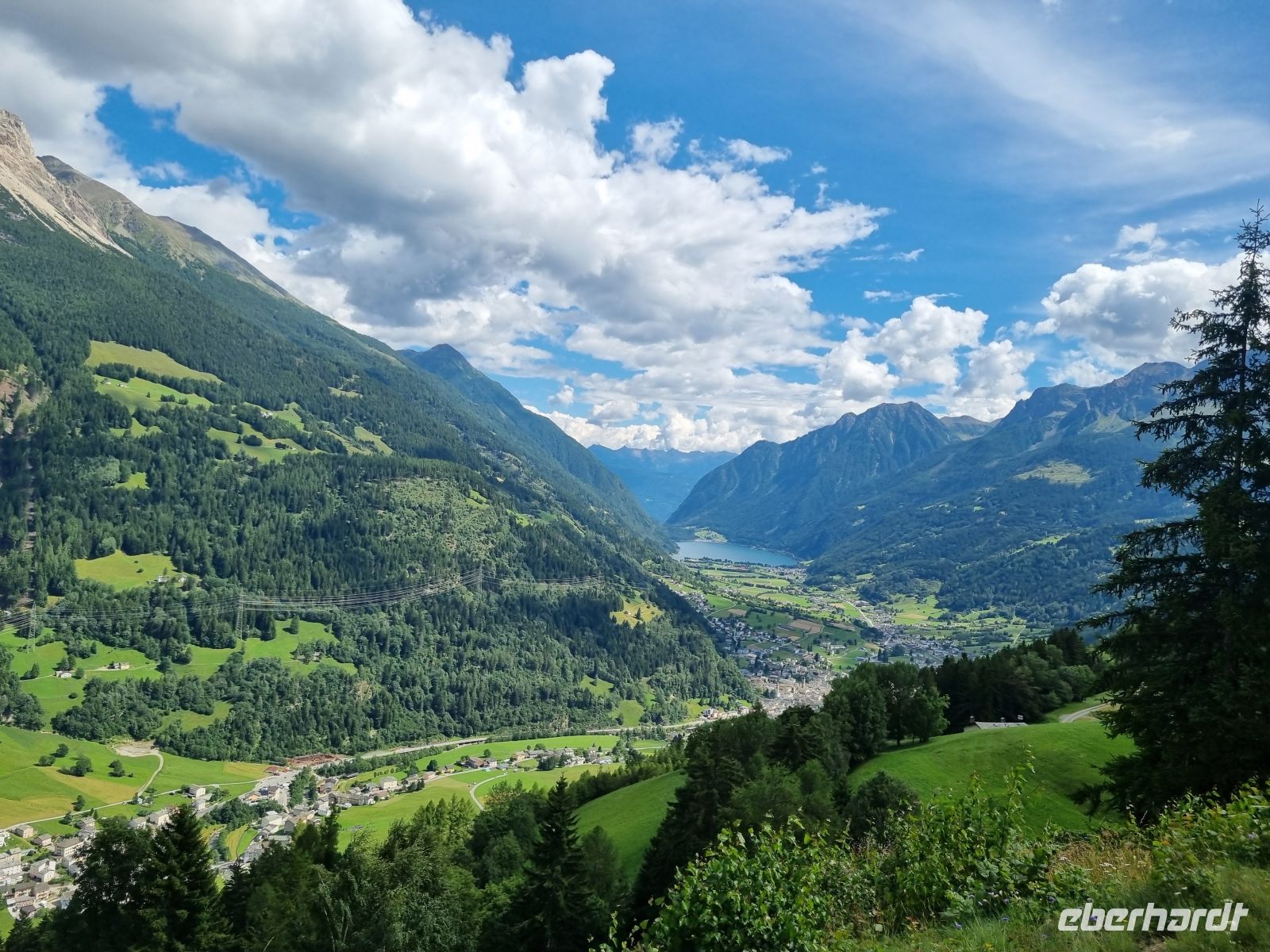 Fahrt mit dem Bernina-Express (Blick ins Val di Poschiavo)