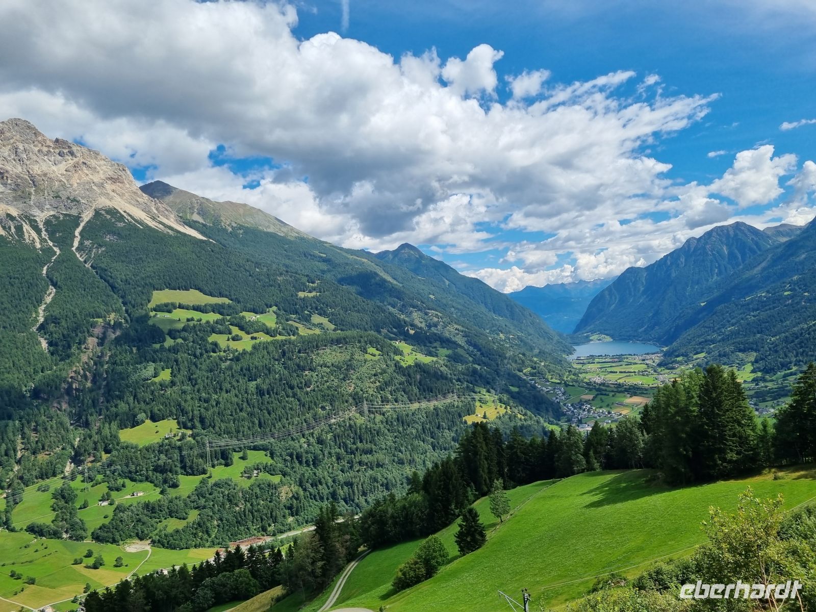 Fahrt mit dem Bernina-Express (Blick ins Val di Poschiavo)