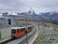 Gornergratbahn bei Abfahrt von der Bergstation, Zermatt, Schweiz