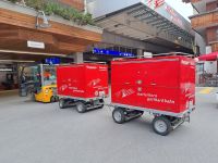 unser Gepäck am Bahnhof, Zermatt, Schweiz