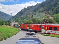 Bahnübergang an der Furkastraße, Mörel, Schweiz