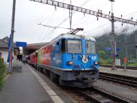 Lokwechsel am Bahnhof Disentis, Schweiz